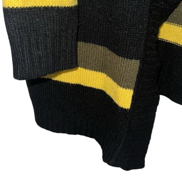 Forever 21 Plus Size XL Knit Cardigan Sweater Black/Yellow Aztec Pattern Acrylic - Picture 4 of 6